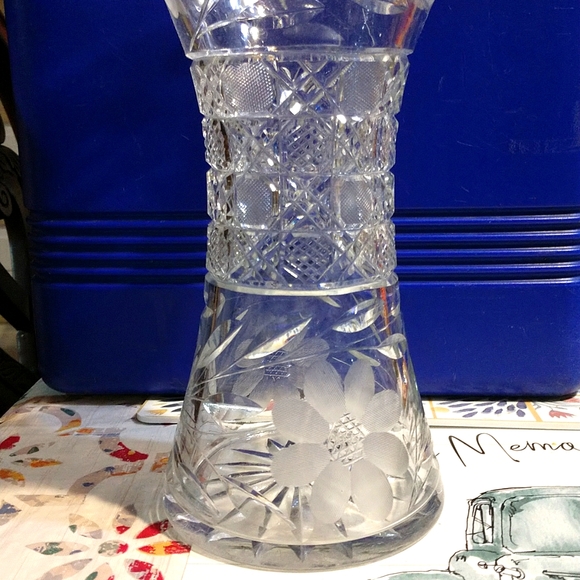 Botanical Elegant Vintage Crystal Hand-Cut Heavy 12" Vase Hourglass Shape 5 lbs. - Picture 5 of 16